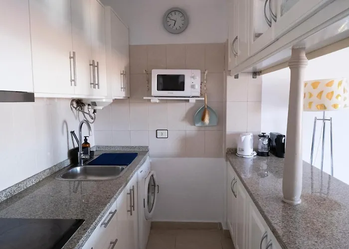 Charming With Balcony - Heart Of Cristianos Appartement *